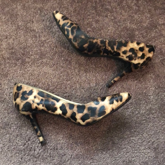 Leopard Print Pumps- Size 6 - Picture 3 of 6